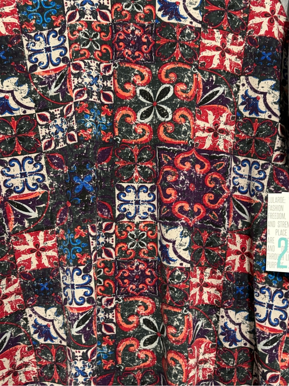 LuLaRoe NWT Gray Raglan with Multicolor Tile Print - Picture 3 of 4